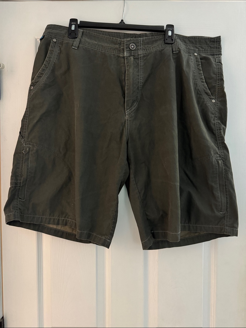 Men's KUHL Casual Cargo Shorts Men’s Sz 40 - Olive Green/Charcoal Gray